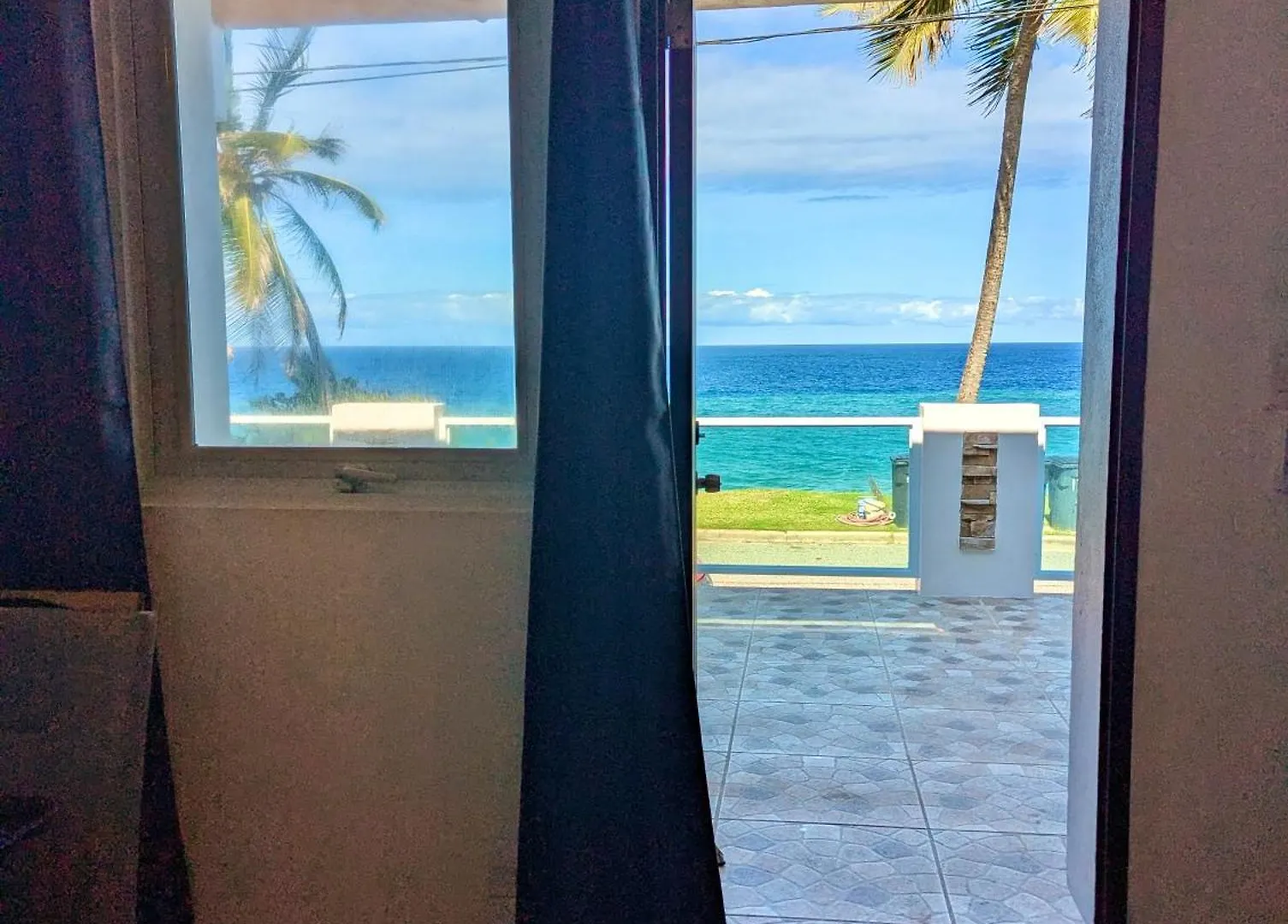Modern Oceanfront Apartment Arecibo