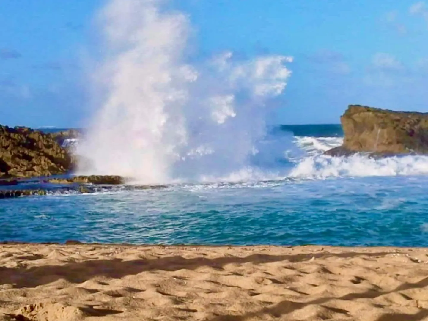 Modern Oceanfront Apartment Arecibo 0*,  Puerto Rico